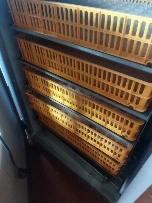 Продам инкубатор 440 яиц