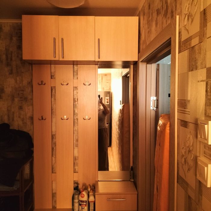 Продам  прихожую.