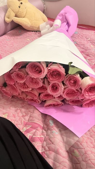 25 розовых роз срочно продам