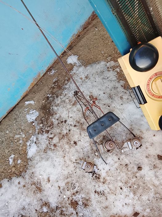 Продам вязальную машинку