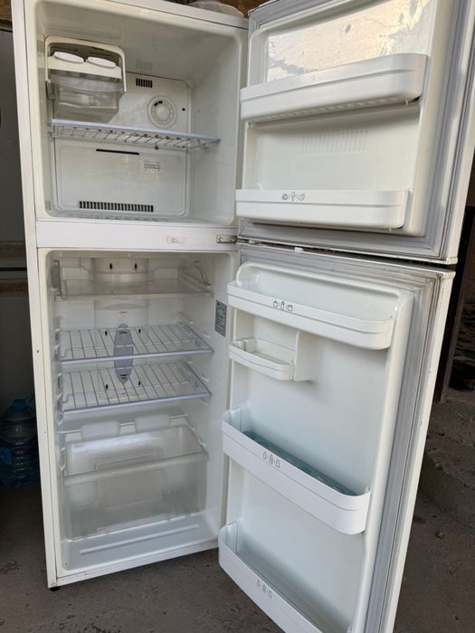 Продам с доставкой холодильник