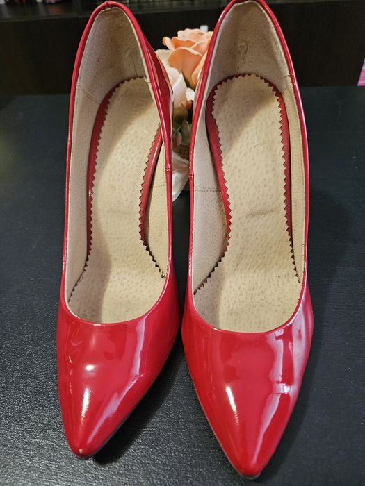 Pantofi de piele lăcuită pentru femei nr 39