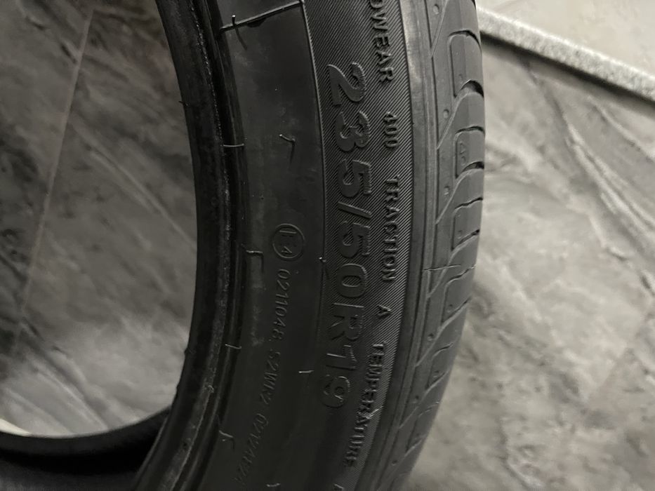 Шина 235/50R19.