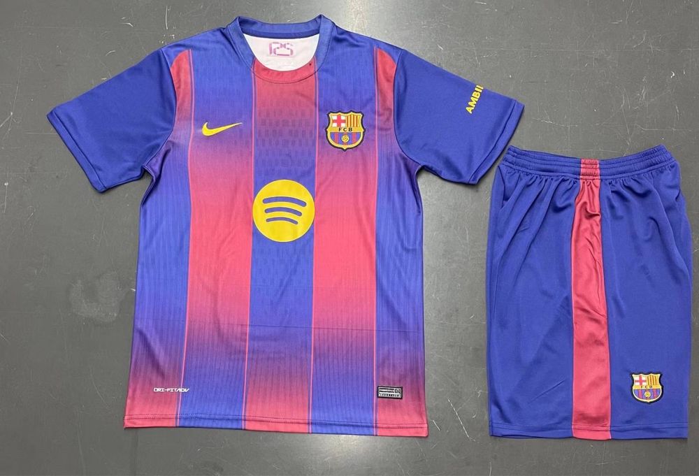 Futbol Forma yengi sezon va Retro formala bor