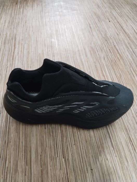 продаю Адидас Easy 700