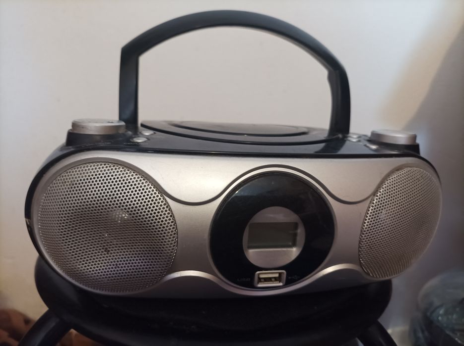 Vând radio casetofoane