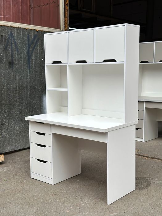 Столы с полками.