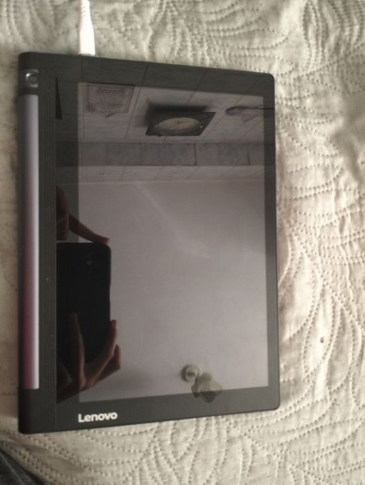 Tableta Lenovo neagra