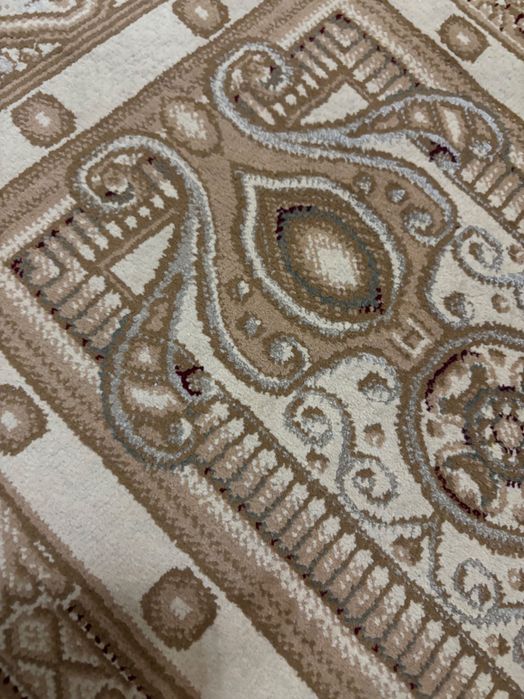 Ковер размер 5*2 , состояние отличное , плотный ворс