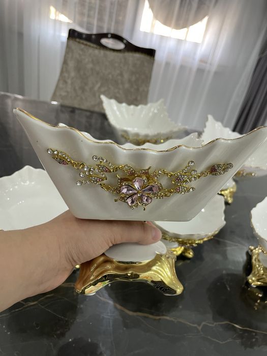 Красивая ваза и конфетница