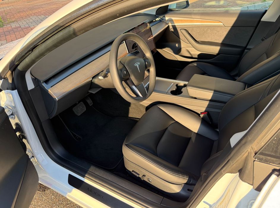 TESLA Model 3 2023 — imagine 4