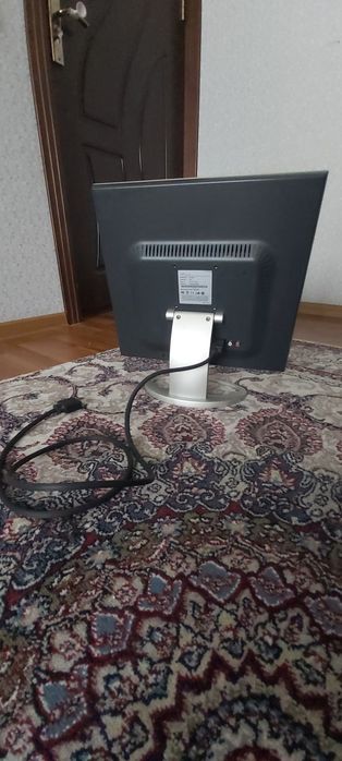 LCD Monitor в идеальном состоянии, как новый, 500 тысяч сум