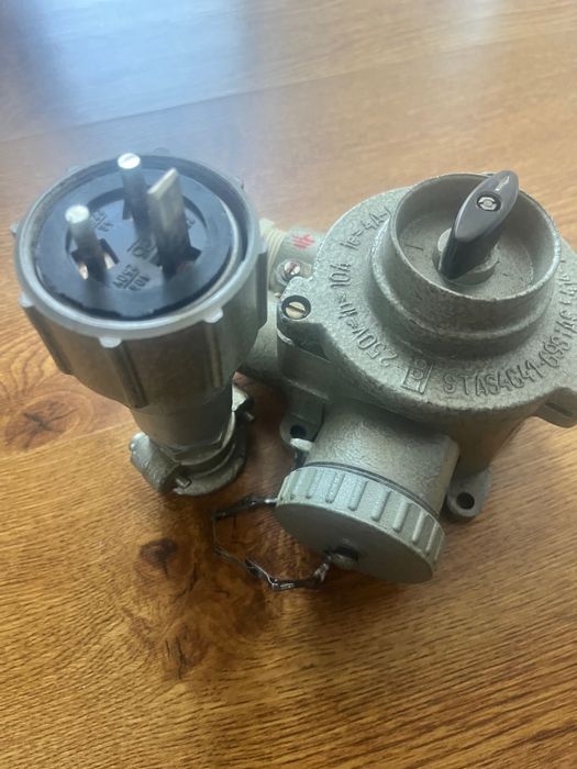 Contactor pentru hală mediu gazos