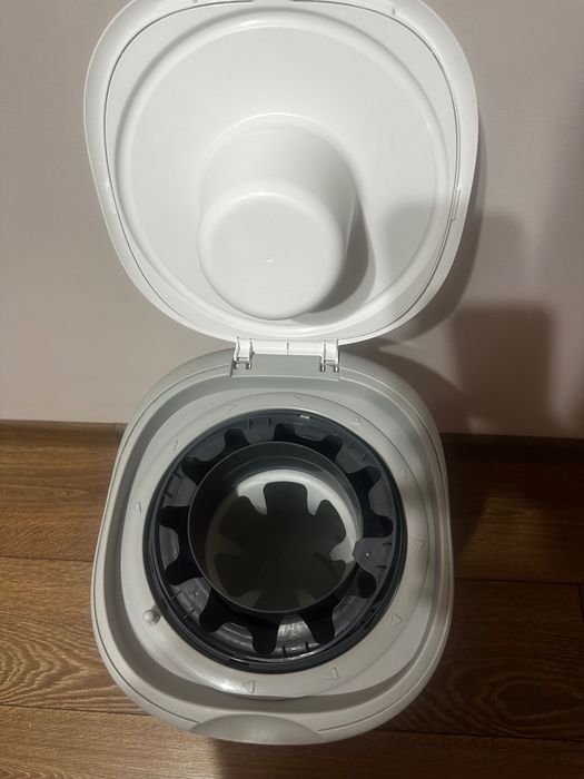 Кош за памперси / пелени Tommee Tippee twist & click бял с торбички