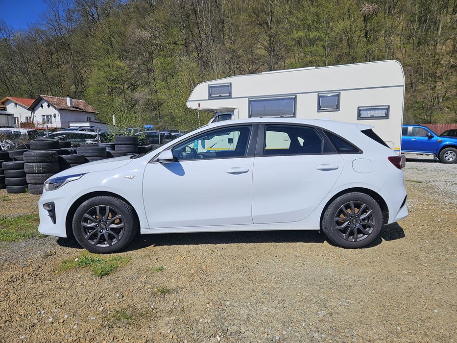 Kia Cee'd 1.4 Хечбек Бензин