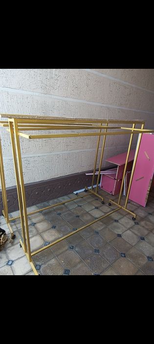 Вешалка напольная стоячий.