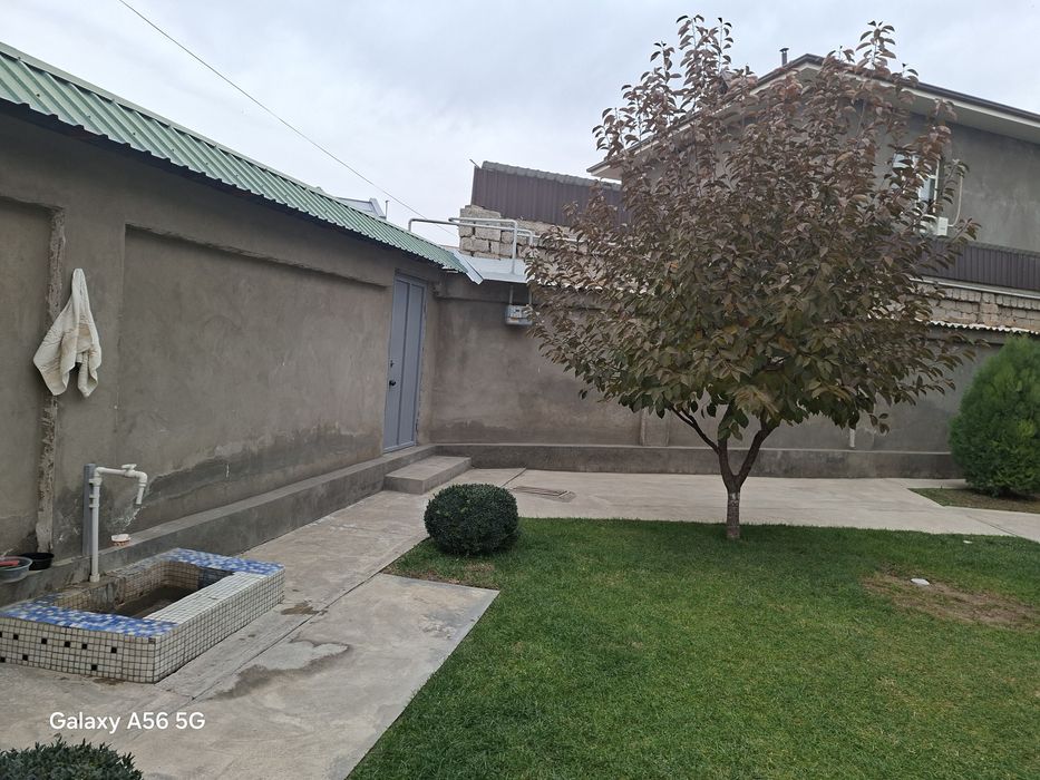 Ховлининг бир кисми 2 соток ер 2 та хонаси сотилади.Кибрай,Бураота