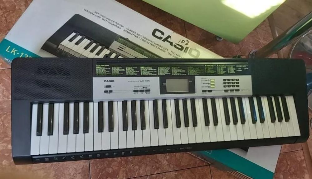 Casio LK 135 синтезатор