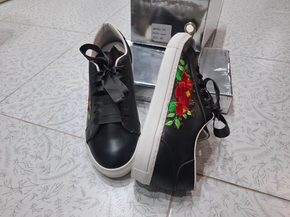 Продам кроссовку