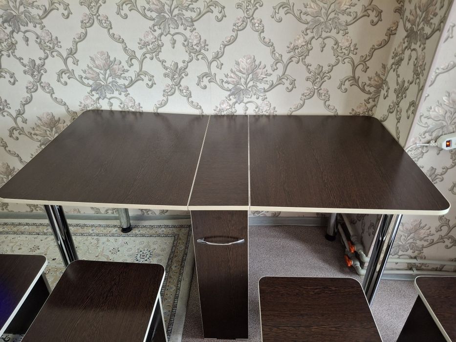 Продам стол и 4.стулья