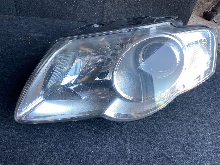Привозные фары на Пассат Б6.