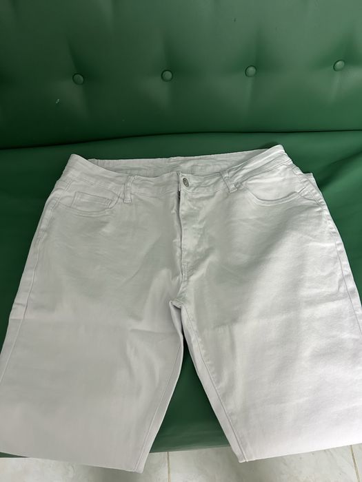 Продам джинсы белого цвета