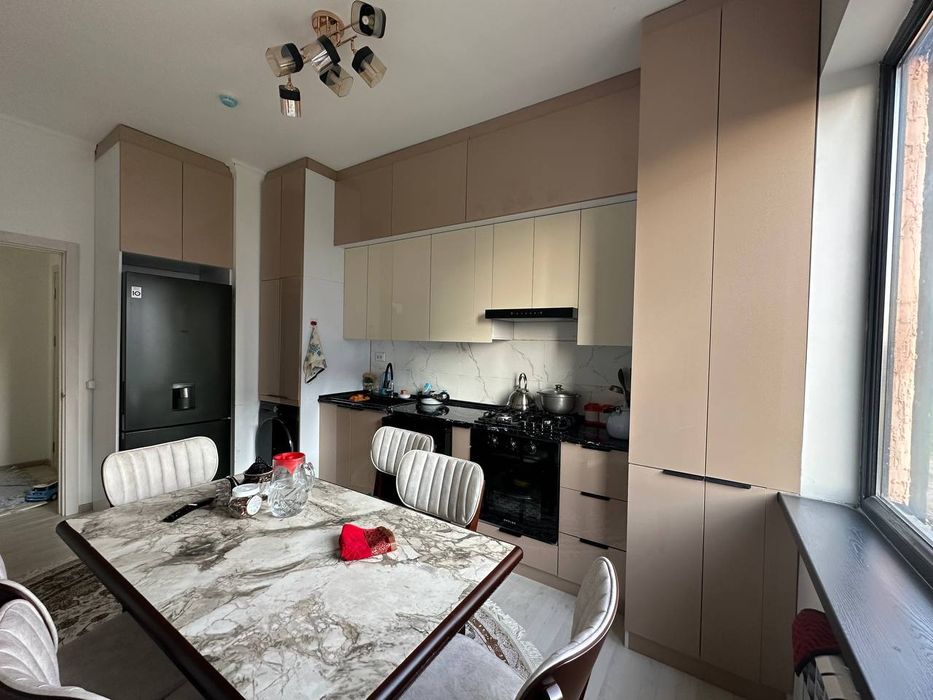 Yangi hayot yangi darxonda Uy sotiladi  Uy uzimizniki bezmakler.