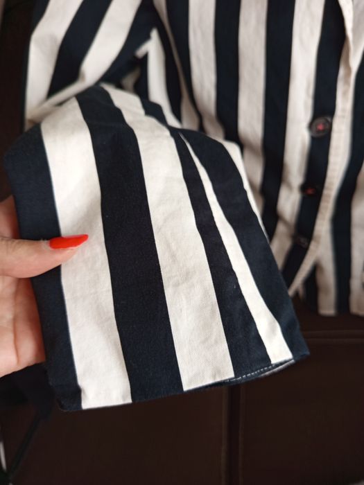 Дамско сако райе черно и бяло