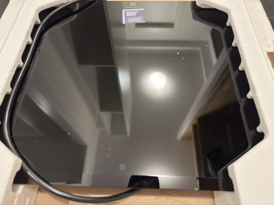 Vând ELECTROLUX EIP6446, nouă !