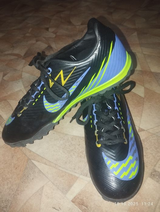 Кроссовки  новые