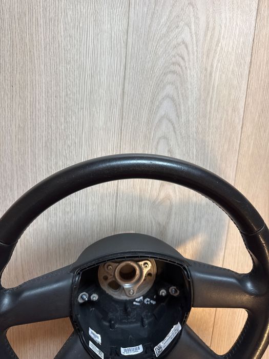 Audi A4 B7 кожен волан Ауди А4 Б7