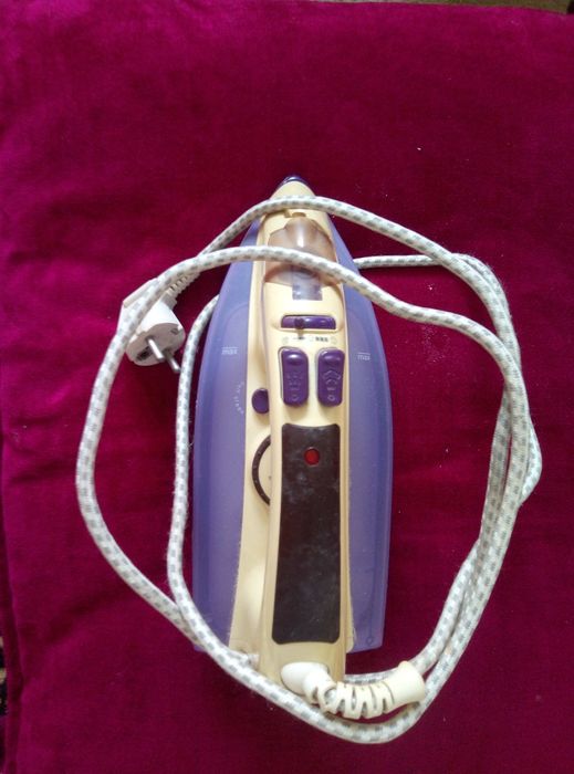 Продам утюг в рабочий состояние