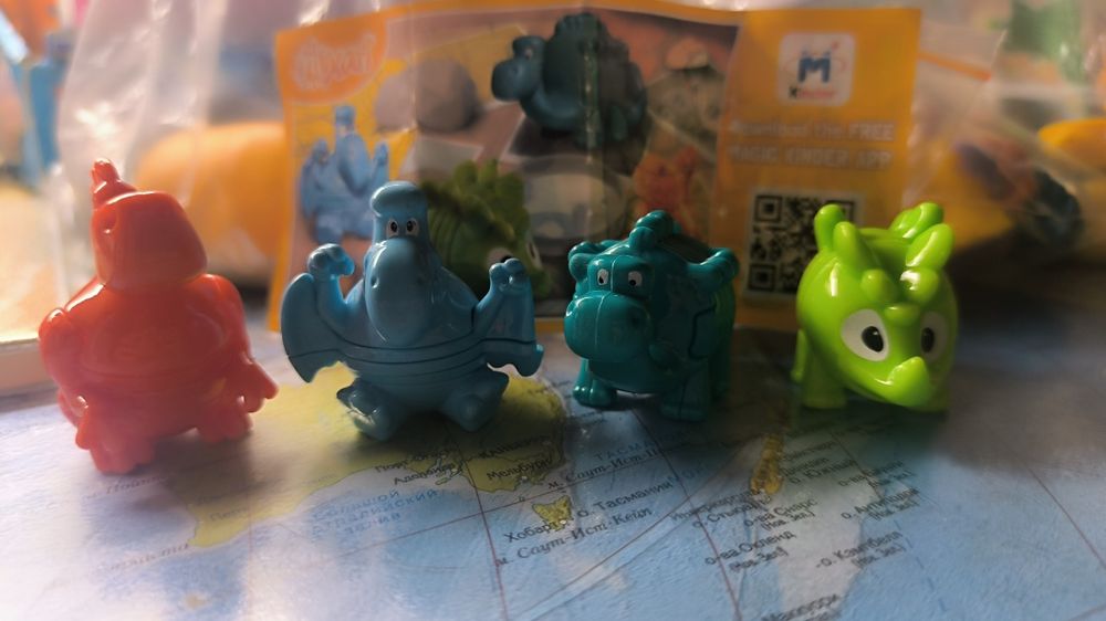 Kinder Surprise Mixart Dinosaurs