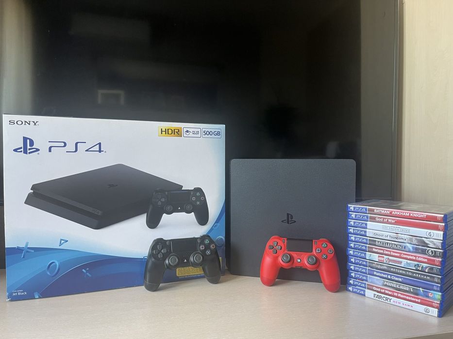 PS4 Slim 500 GB + 2 джойстика + 12 игри