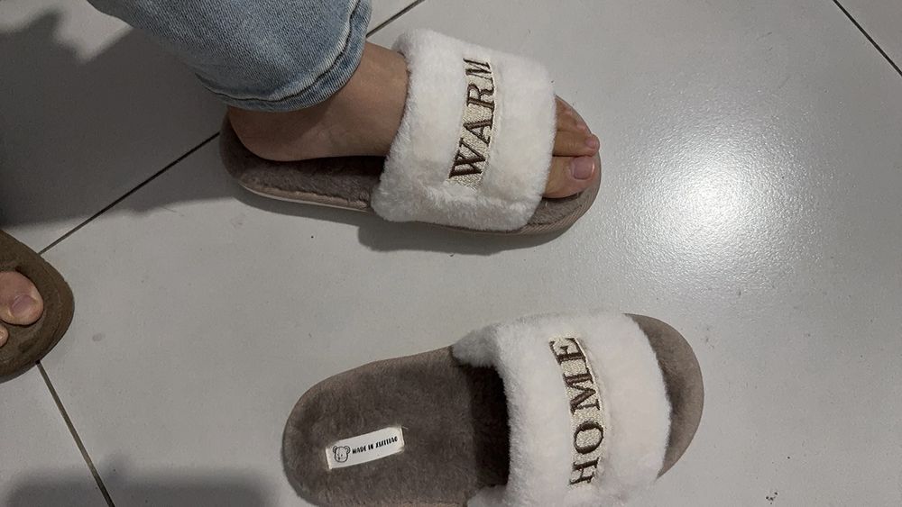 Женские тапочки.