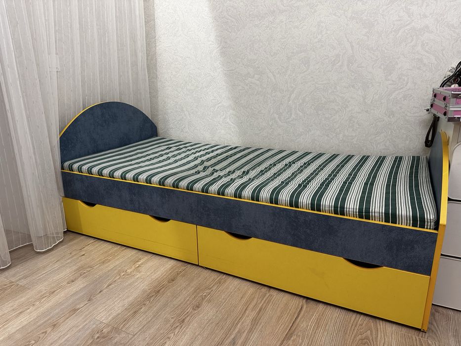 Кровать с матрасом