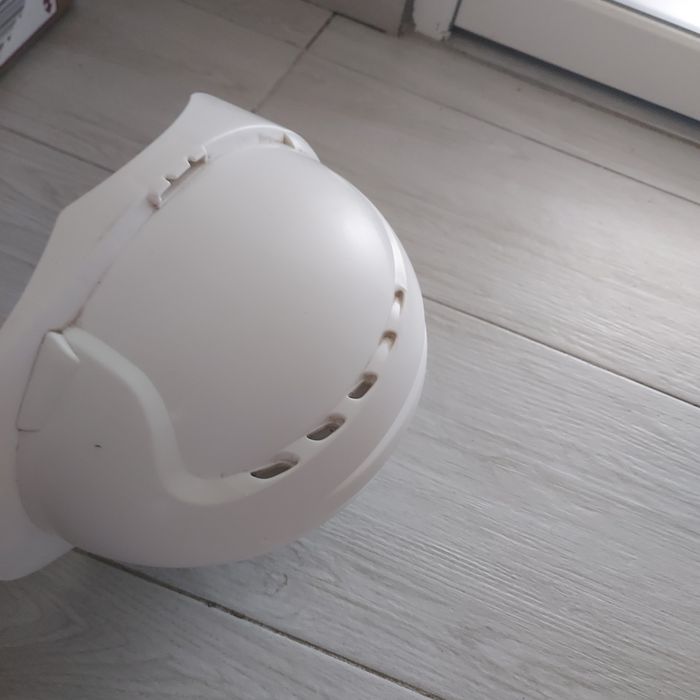 Cască protecție reglabilâ