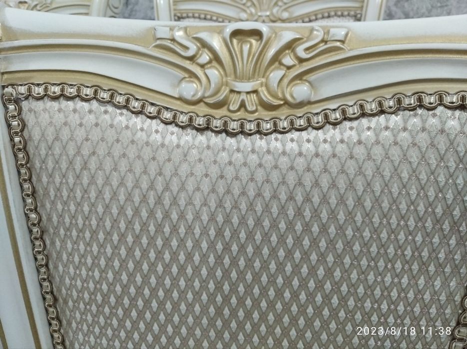 Срочно продам комплект стол и 12 стульев,.