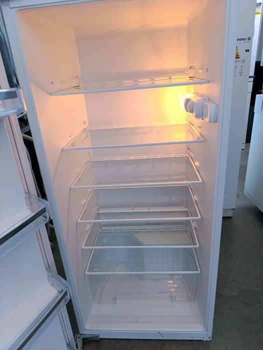 Хладилник за вграждане BOSCH