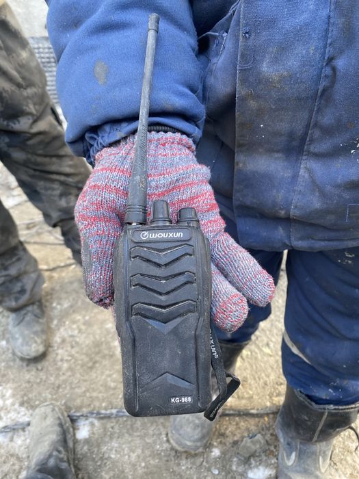 Продаётся рацыя работает всё только верхняя онтена сломалась