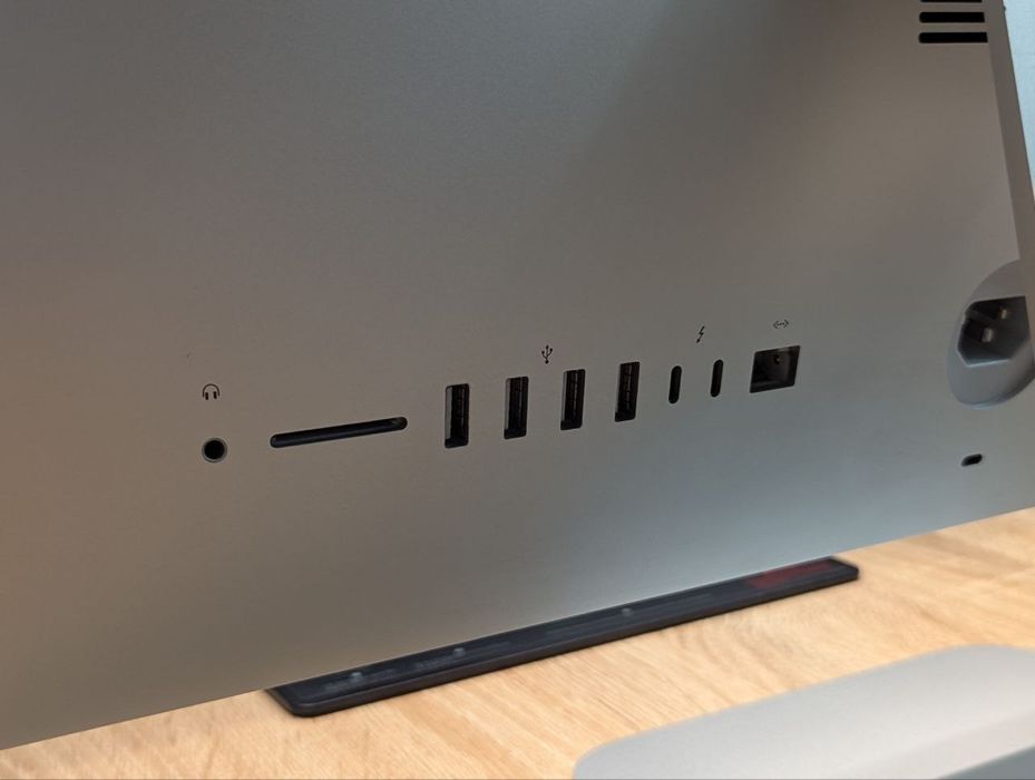 Apple iMac 21.5" 4K i5 8th/ 8GB RAM/500GB MacOS Sequoia