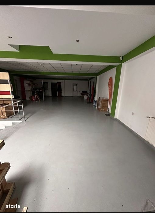 De inchiriat spatiu comercial in Roman, teren generos, Pret: 6€\mp