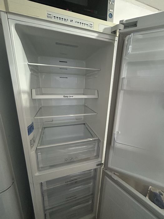 Холодильник Samsung