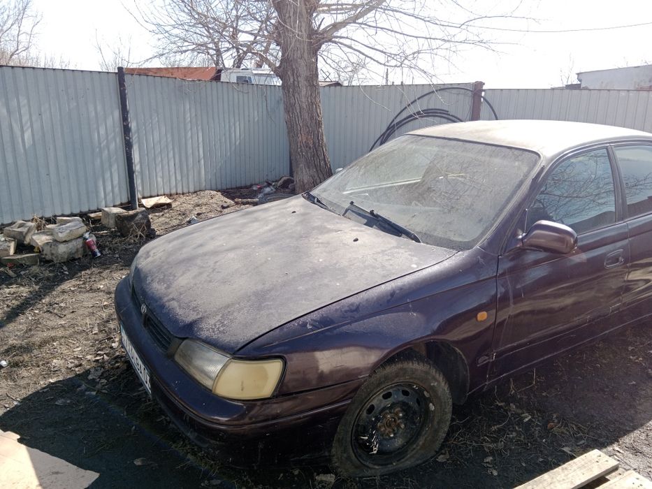 Продам машину Toyota carina E