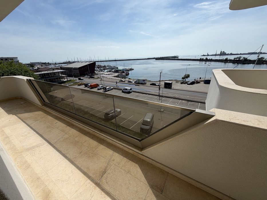 Apartamentul cu 3 camere , 2 băi si 3 terase + 2 locuri parcare si view direct spre portul turistic Mangalia