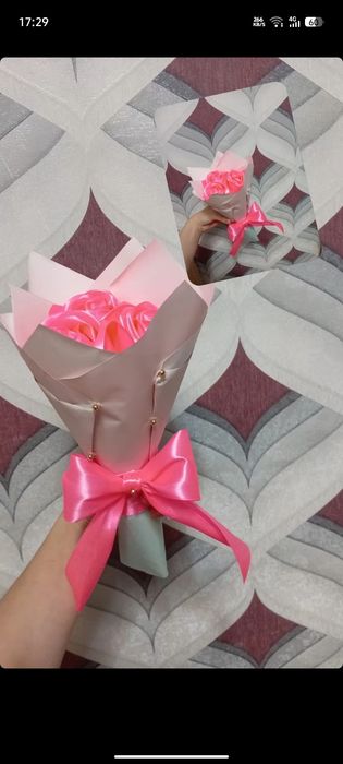 Розы из атласной ленты