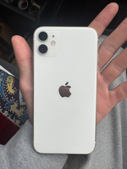продам Iphone 11 белого цвета
