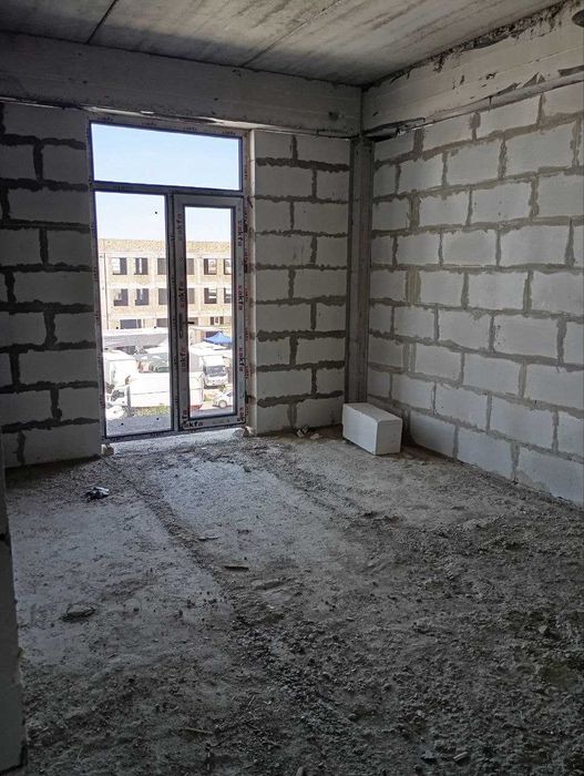 Buxoro shahrida yangi qurilgan domdan kvartira sotiladi