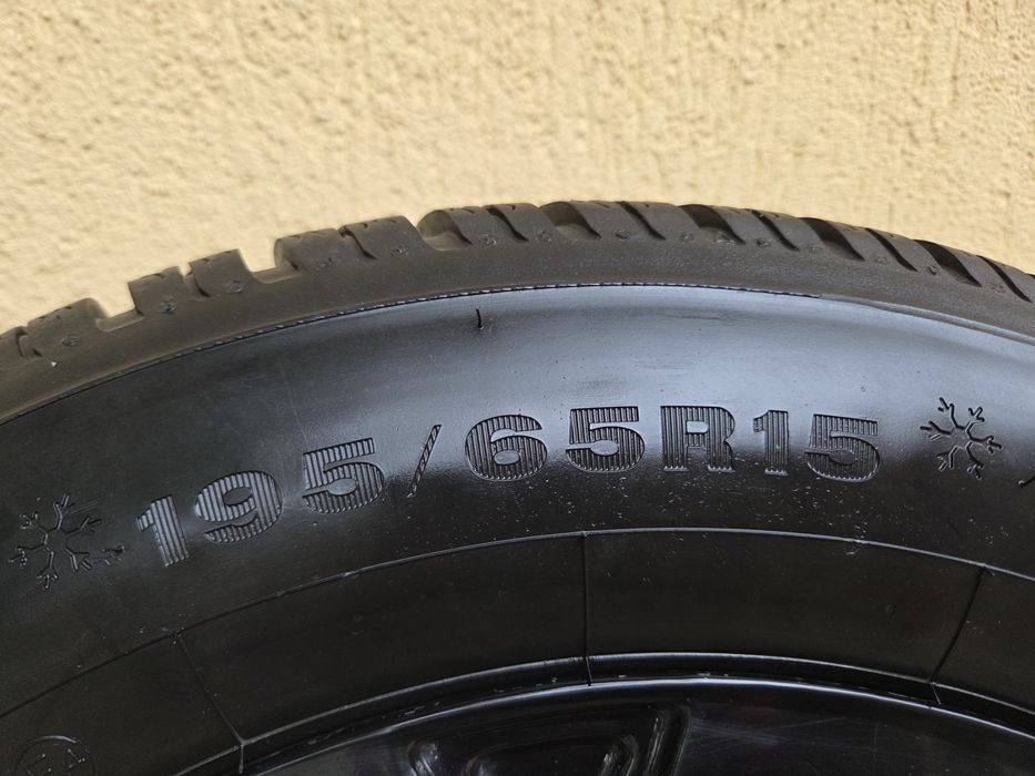 Set roți ford iarnă. Jante 5x108 + anvelope  Dunlop  winter response 195 65 15