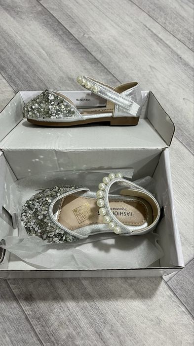 Продам туфли на девочку